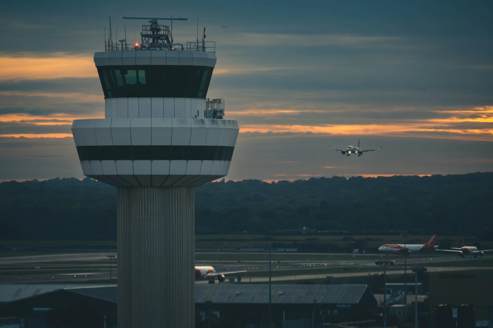 En Route vs Tower vs Approach Control: ATC Roles Explained