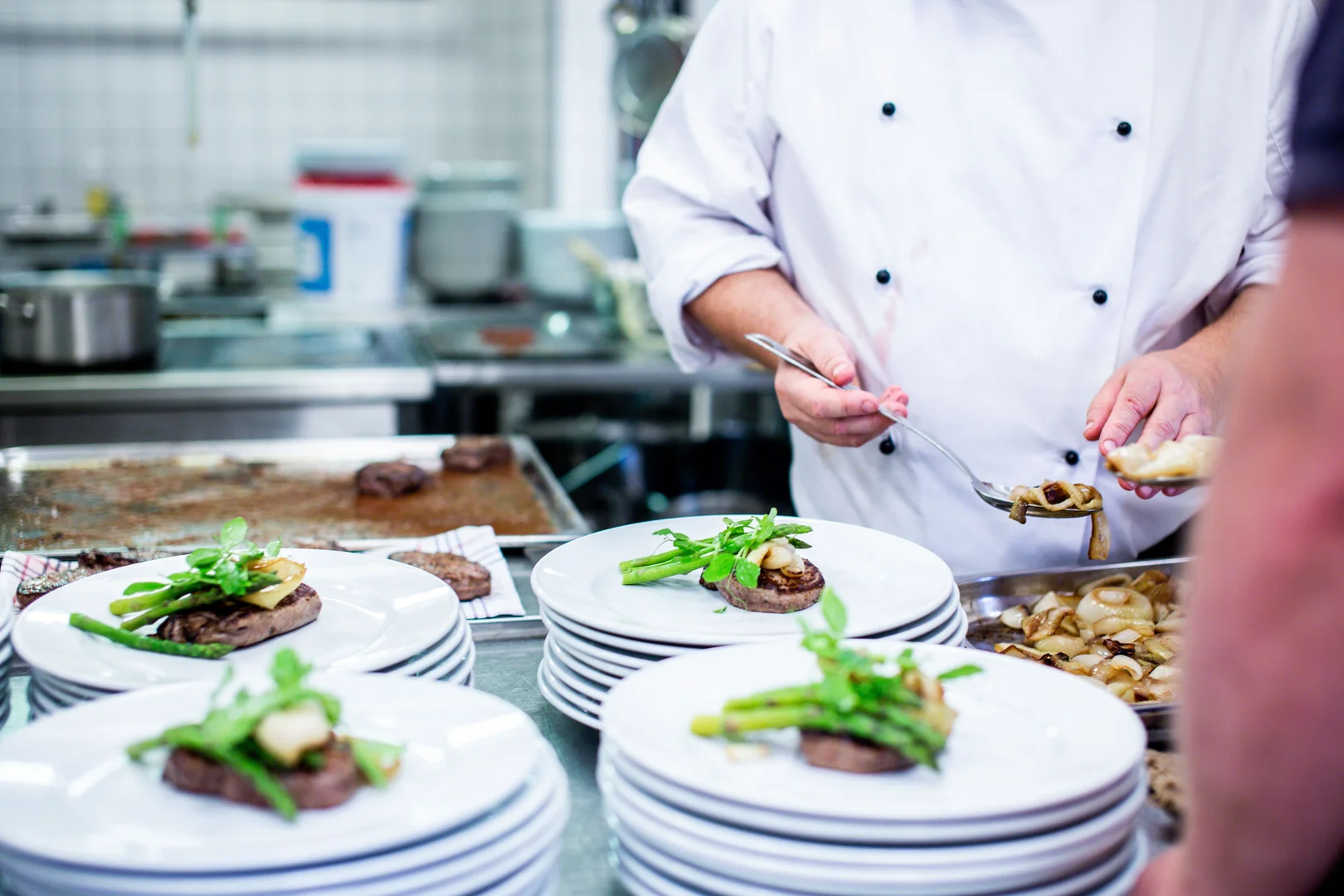 FIFO Chef Jobs in Australia: Pay, Rosters, Duties and How to Get Started